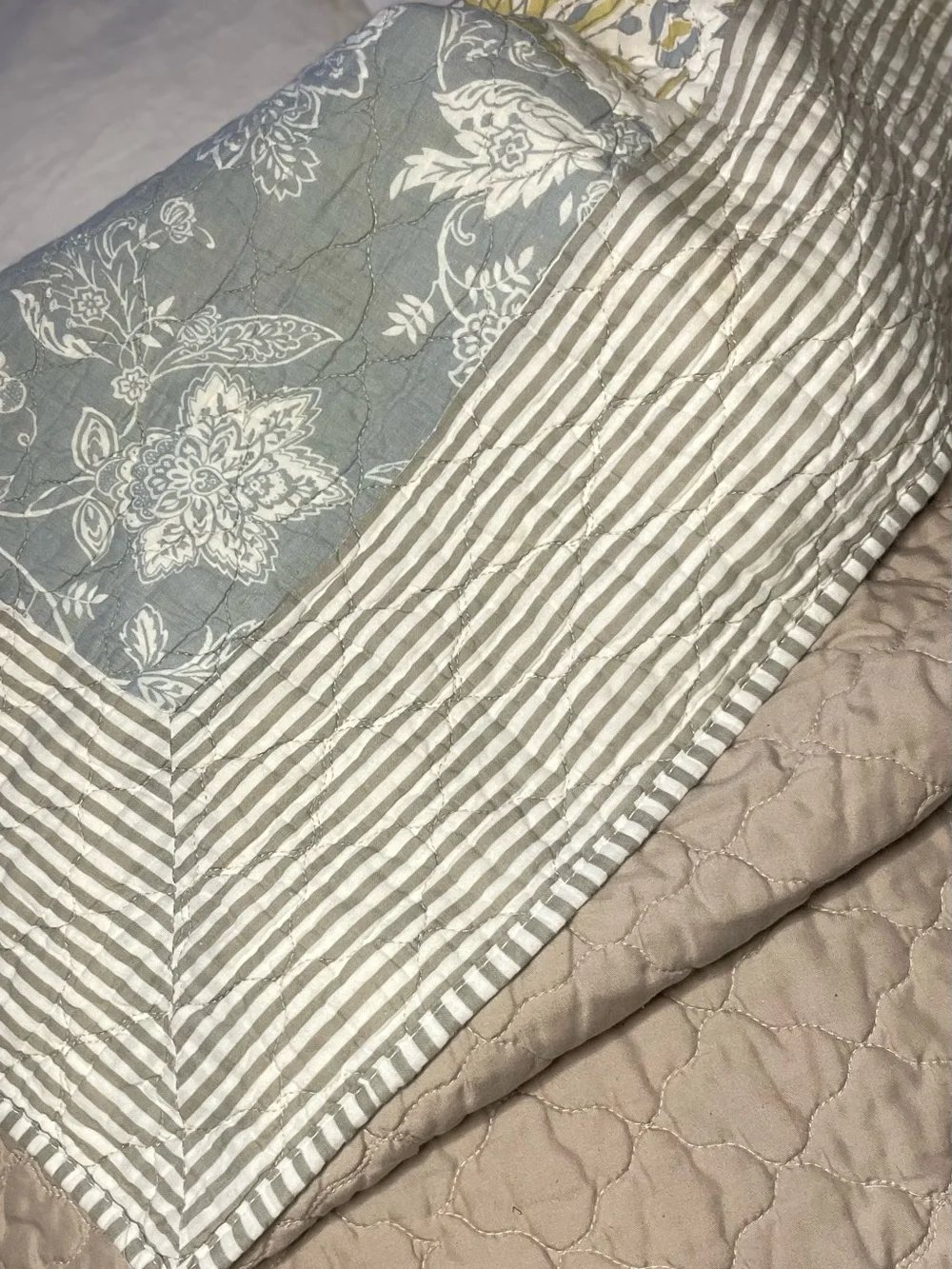 Heavy! JCPENNY. Quilt 86”x84” in bl/gray, gold, tan, & cream. 100% Cotton
